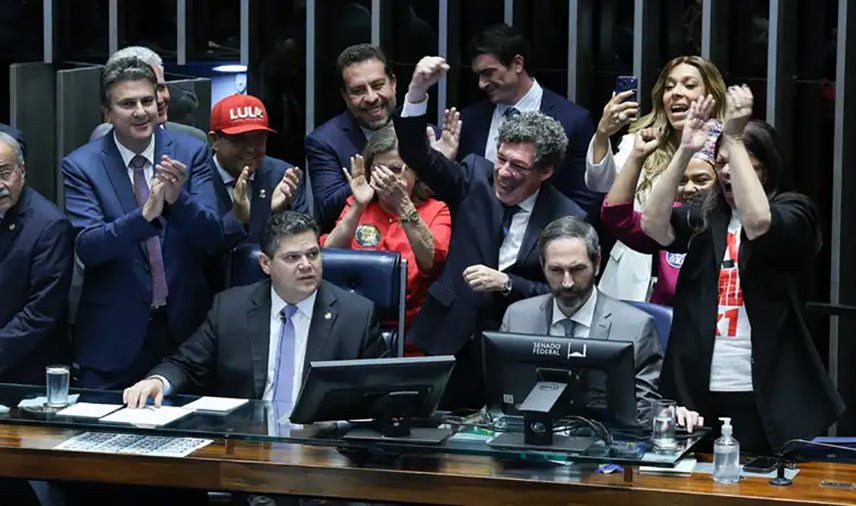 Senado aprova fim da escala 6x1 e reduz jornada semanal para 40 horas