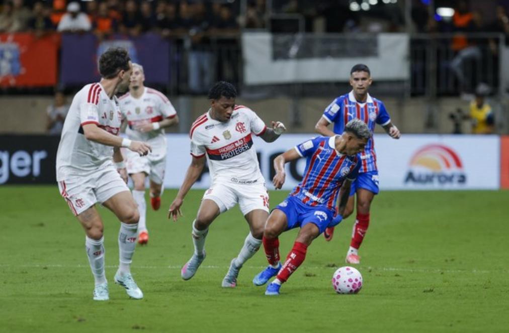 Bahia é dominado pelo Flamengo, sofre goleada na Fonte Nova e interrompe sequência de vitórias