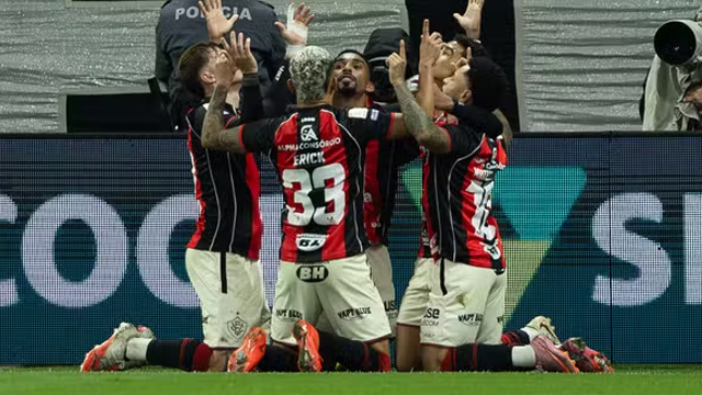 Vitória segura Corinthians fora de casa e soma ponto no Brasileirão