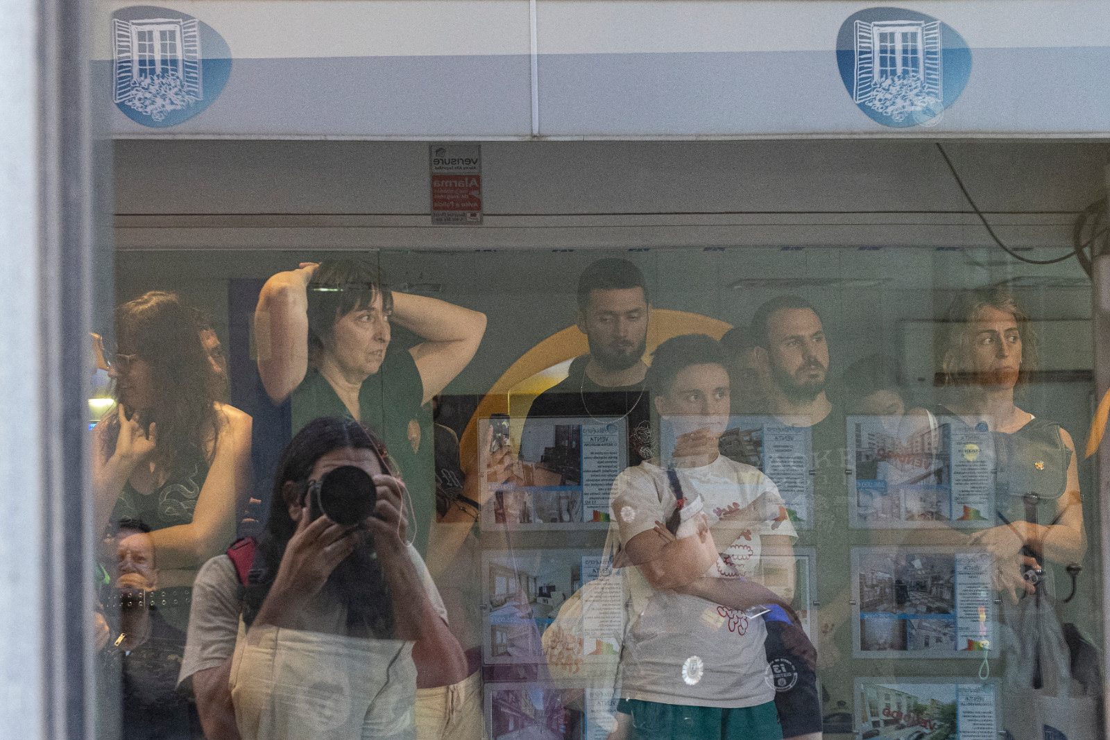 Detenidas por señalar a CaixaBankia
