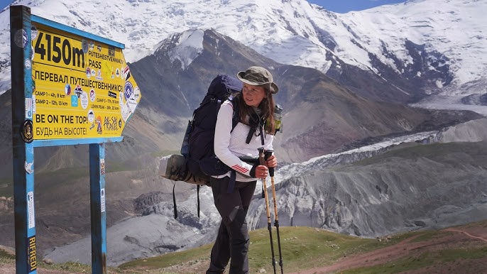 Пик Юхина расположен на северной стороне Заалайского хребта, у подножия всемирно известного семитысячника – пика Ленина (7134 м). Маршрут не представляет технической сложности: здесь нет крутых стен или опасных ледовых участков, поэтому специальной альпинистской подготовки не требуется. Отличный вариант для всех путешественников, имеющих опыт треккинга.

С вершины открываются невероятные виды: величественная северная стена пика Ленина, заснеженные цепи Заалайского хребта и бескрайняя Алайская долина.

Этот тур – идеальная возможность испытать себя на высоте более 5000 метров, почувствовать мощь заснеженных гор и окунуться в настоящую альпинистскую атмосферу.
