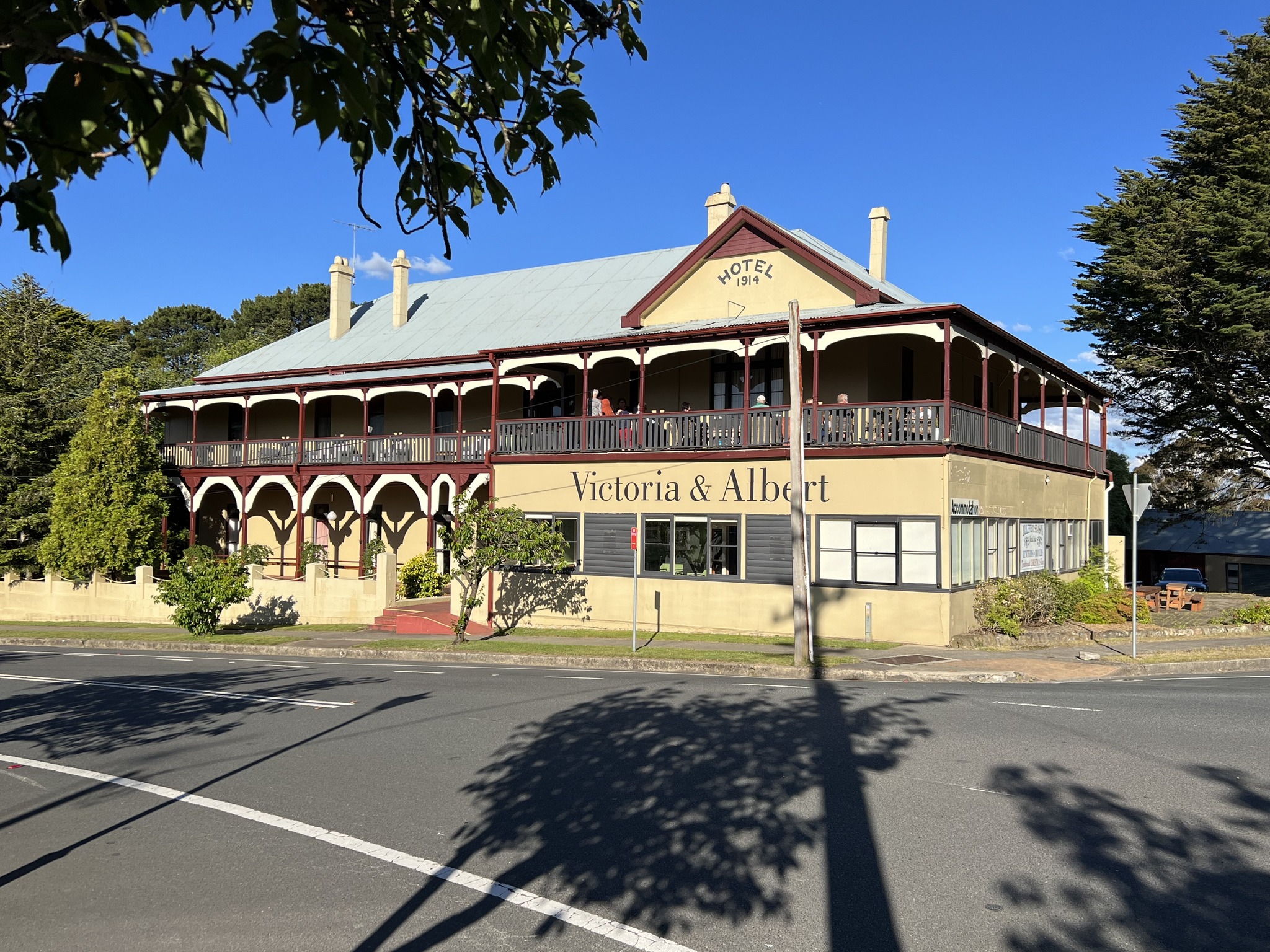 Victoria & Albert Guesthouse - Stays - Cafe and Restaurant