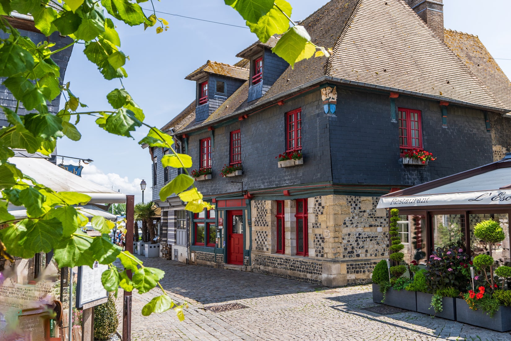 L'ABSINTHE HOTEL