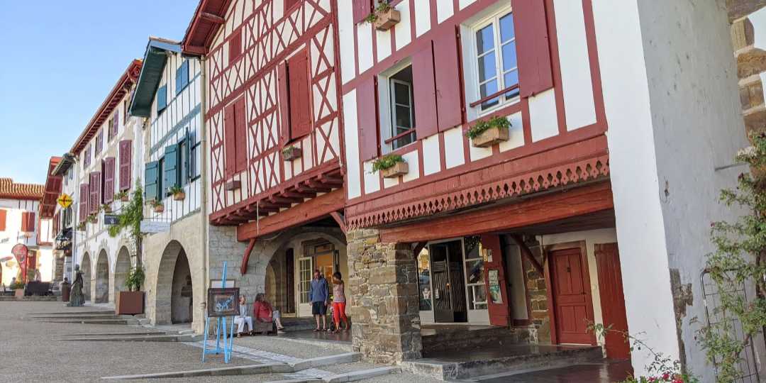 LES CHALETS DE PIERRETOUN