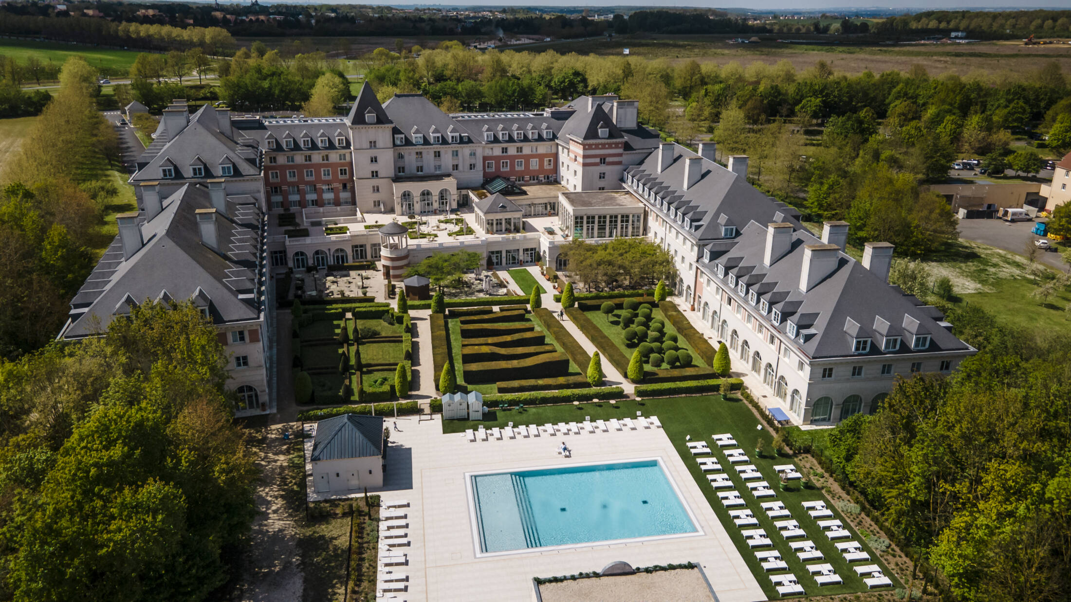 UBX II SARL DREAM CASTLE HOTEL