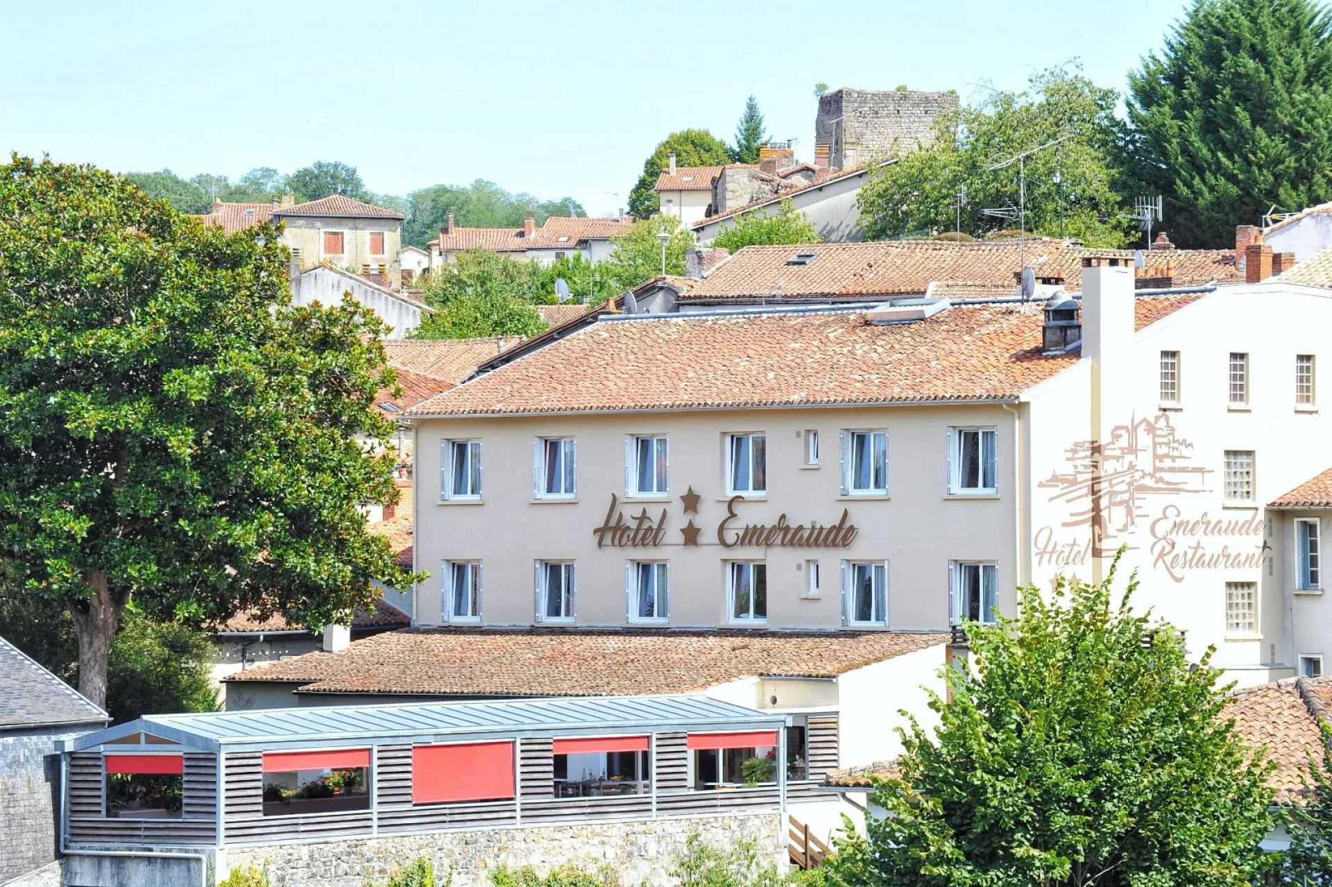 HÔTEL L'ÉMERAUDE