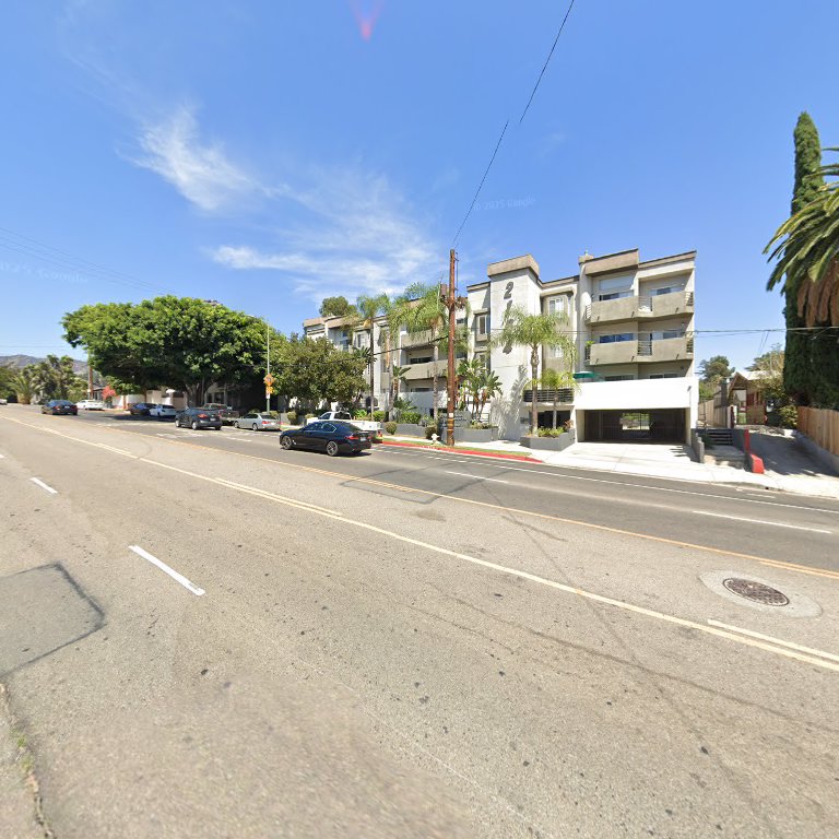 2104 N Cahuenga Blvd