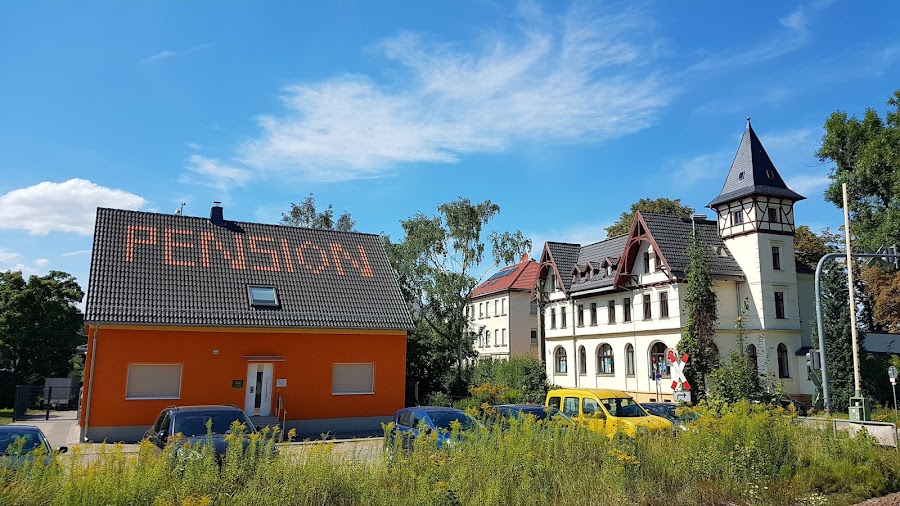Am Bahnhof Pension Holzhausen