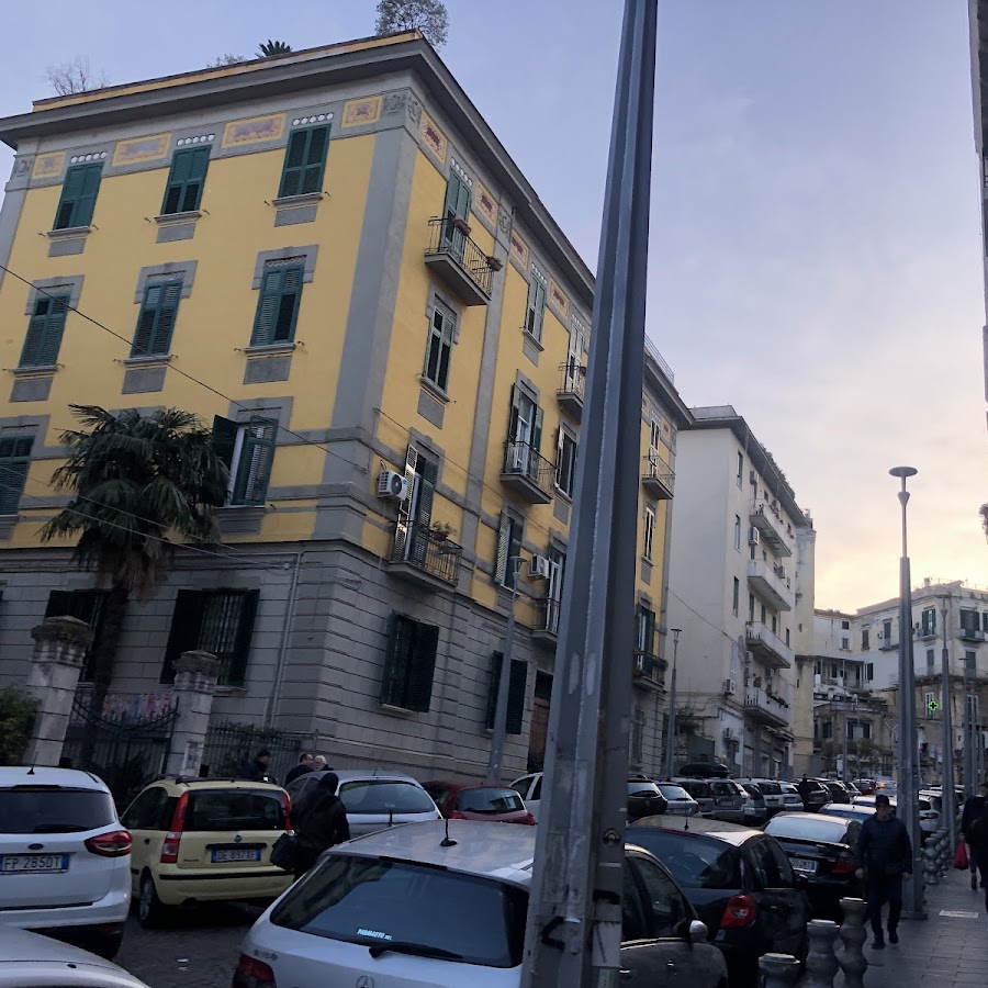 La Tela di Elena, Naples