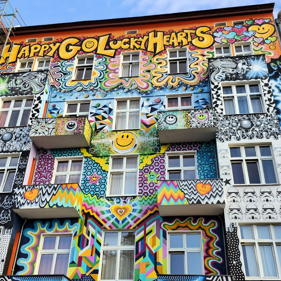 HappyGoLucky Hotel + Hostel