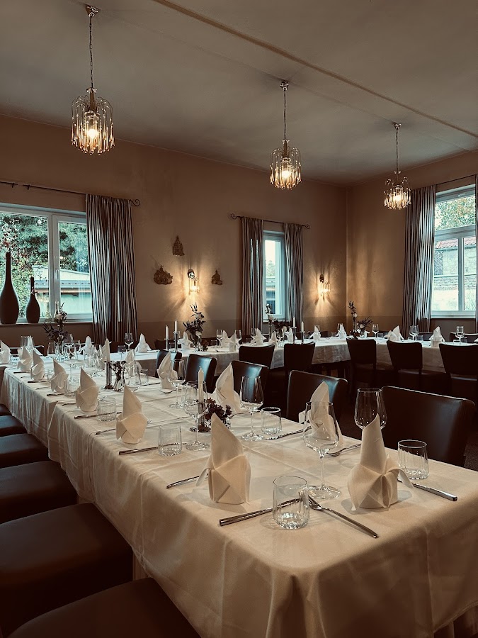 ZU DEN LINDEN RADEBEUL - restaurant & pension