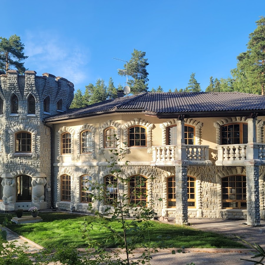 Pinecrest Villa