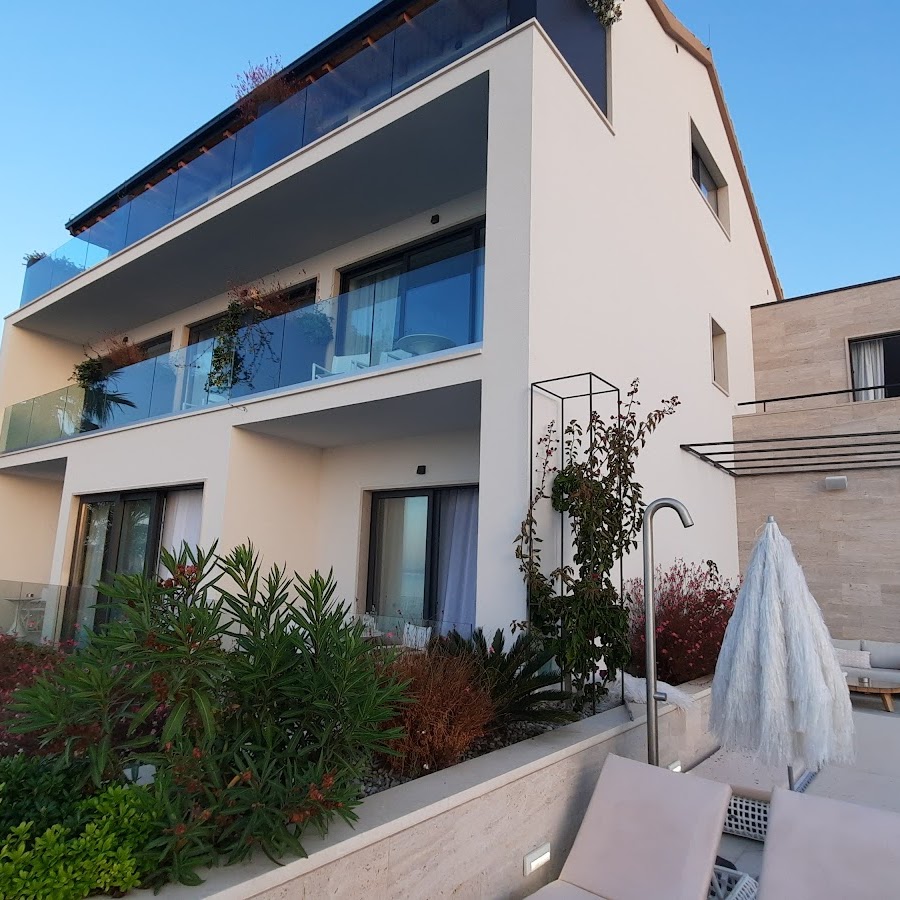 Gallery Luxury Suites and Rooms