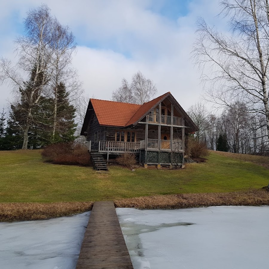 Ezerklabi , brivdienu maja