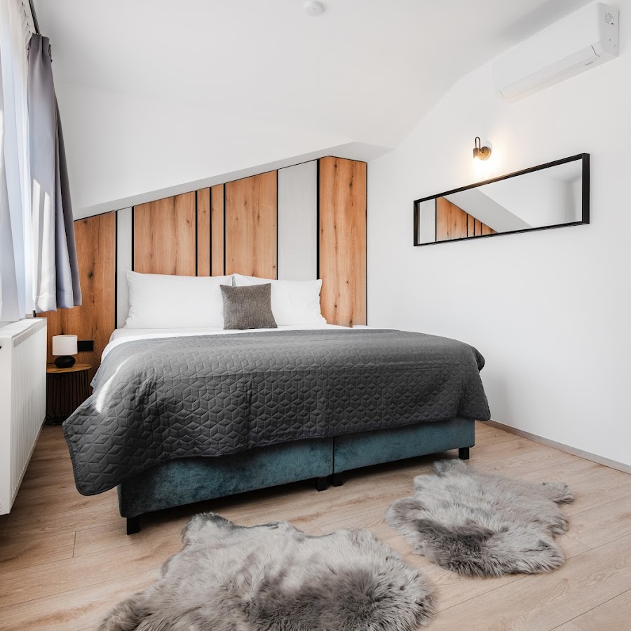 No. 28 Rooms & Apartments