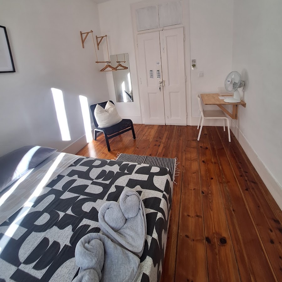 Surfgasm - Lisbon Guesthouse Experience