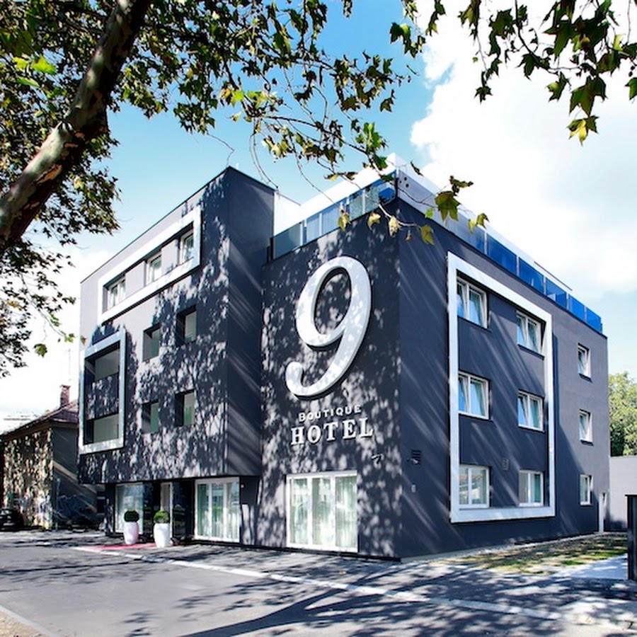 Hotel 9