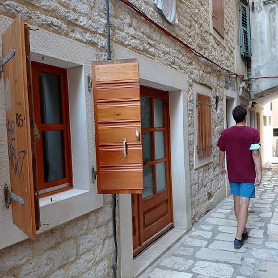 Old Theatre Rooms & Apartments