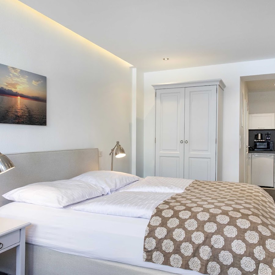 LUXX Apartments & Suites