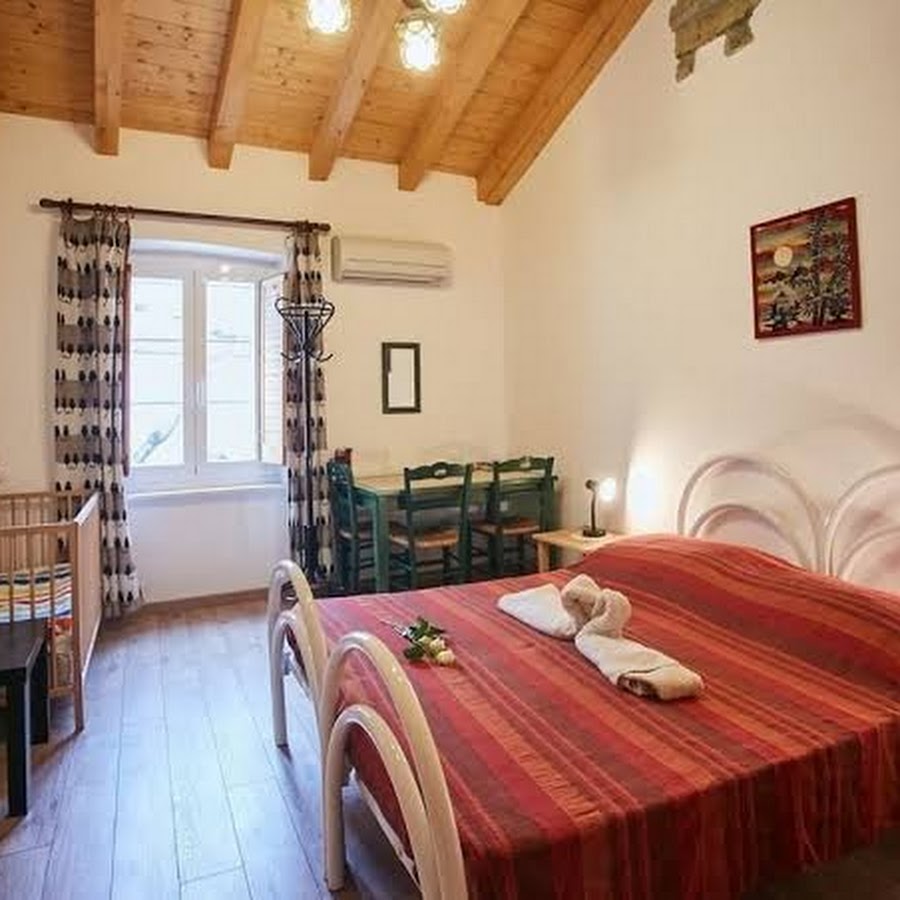Room in Lodge - Charming Woodland Cottage in Trieste With Private Entrance