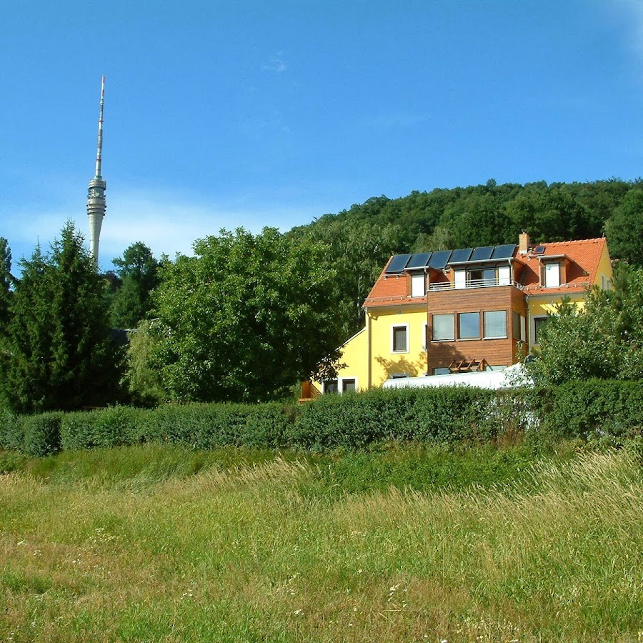 Pension in the green on the Elbe
