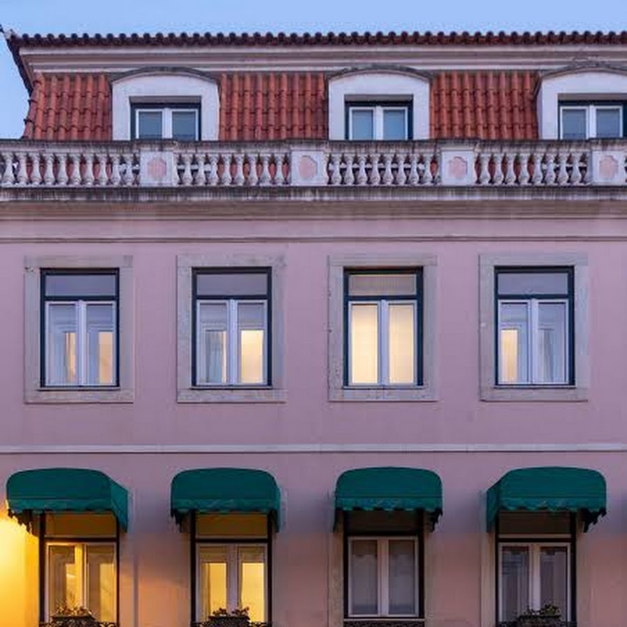 As Janelas Verdes/Riverview, a Lisbon Heritage Collection