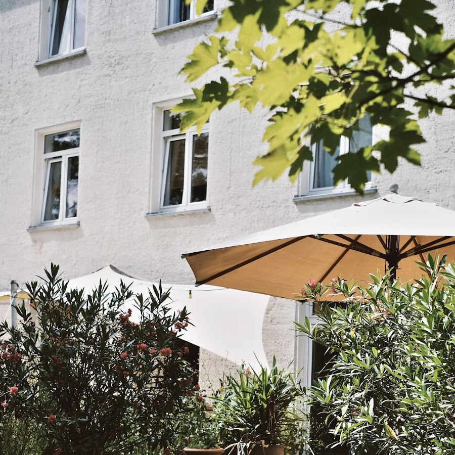 Hostel & Garten Eden