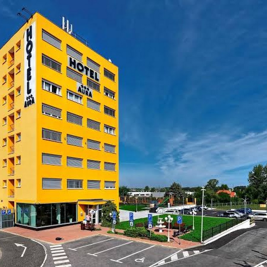 Hotel Aura Praha design&garden pool