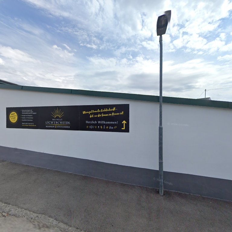 Weingut Lichtscheidl / Heuriger und Gästezimmer /Stefan & Martina