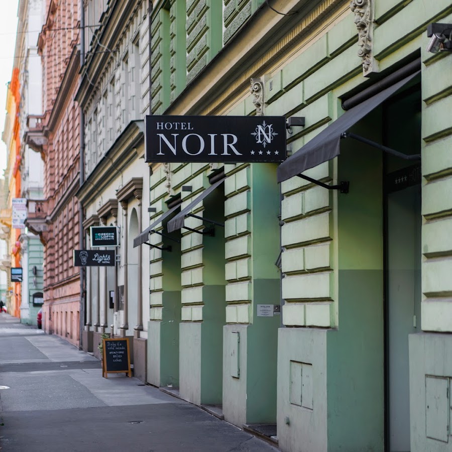 Hotel Noir