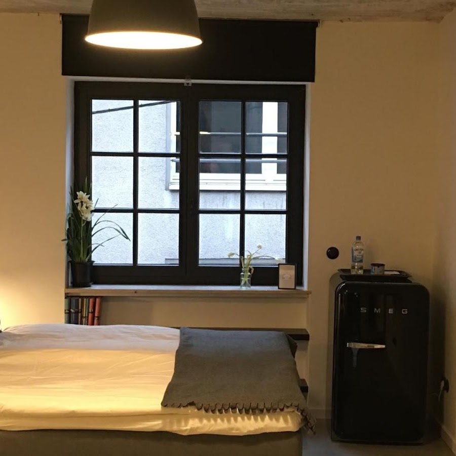 Square Rooms 20