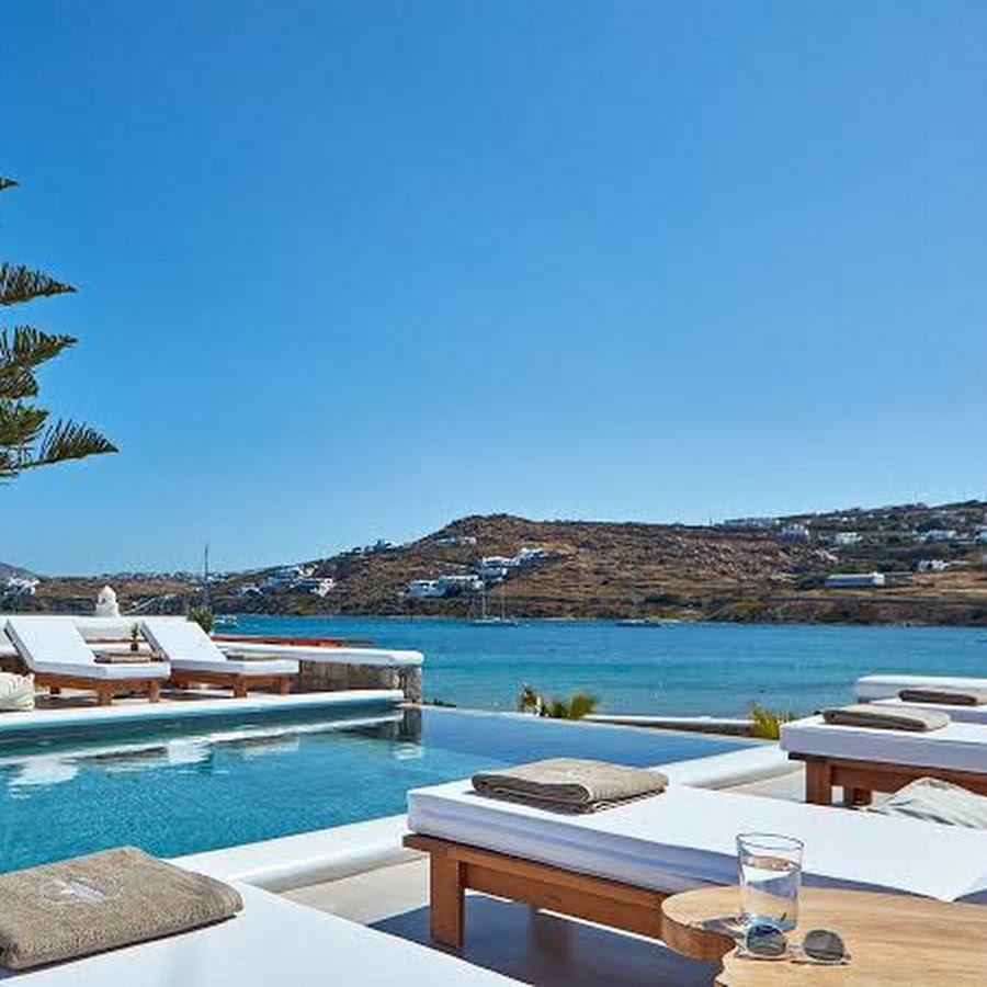 Mykonos Waves Beach House & Suites