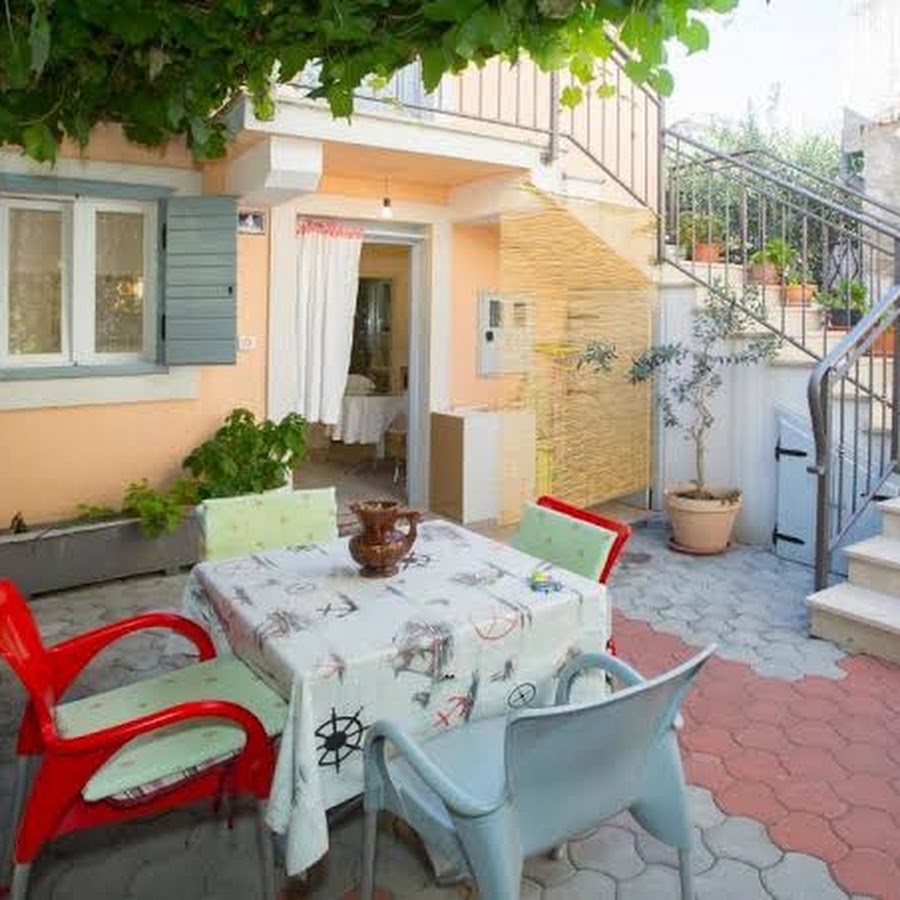 Apartments and Rooms Petra