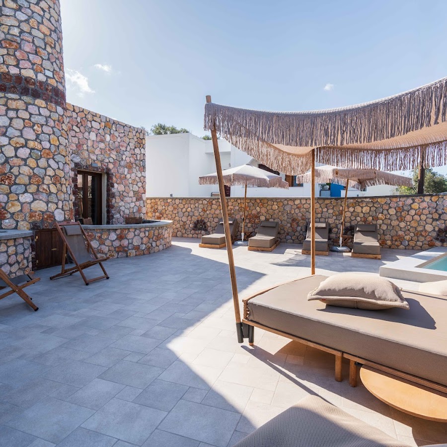 Pithos Apartments