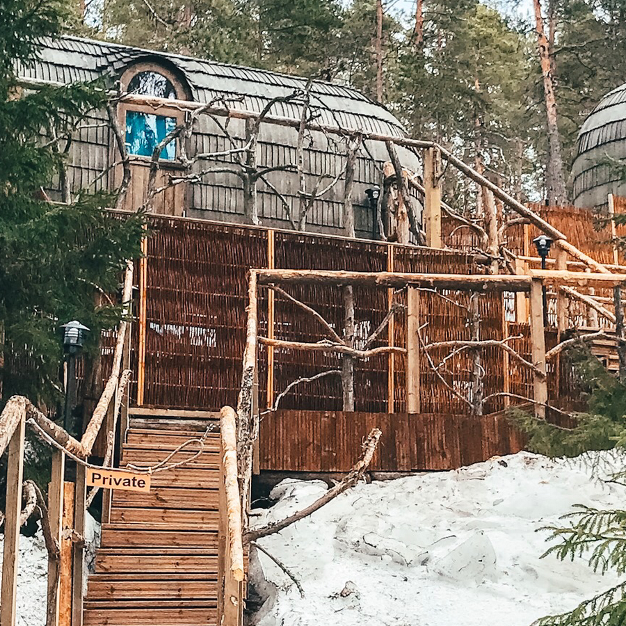 Igluhut sleeping with reindeer