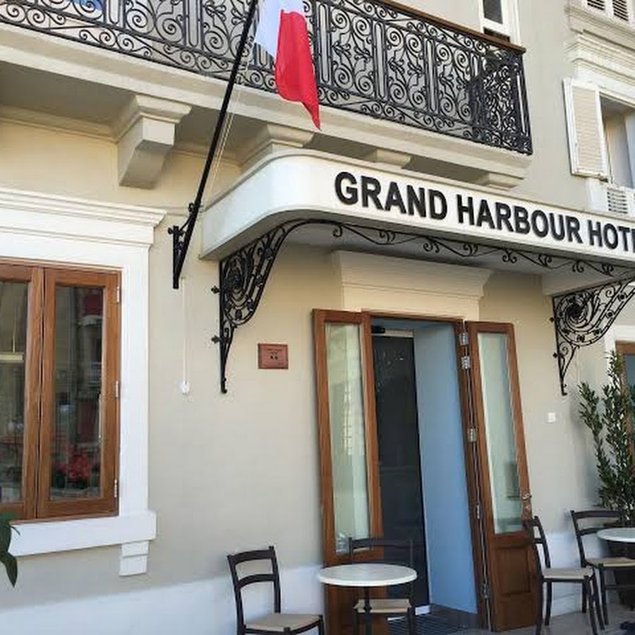 Grand Harbour Hotel