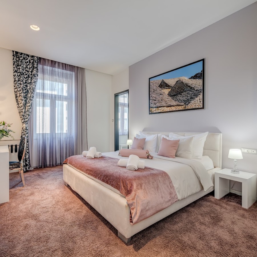 Starlight Luxury Rooms