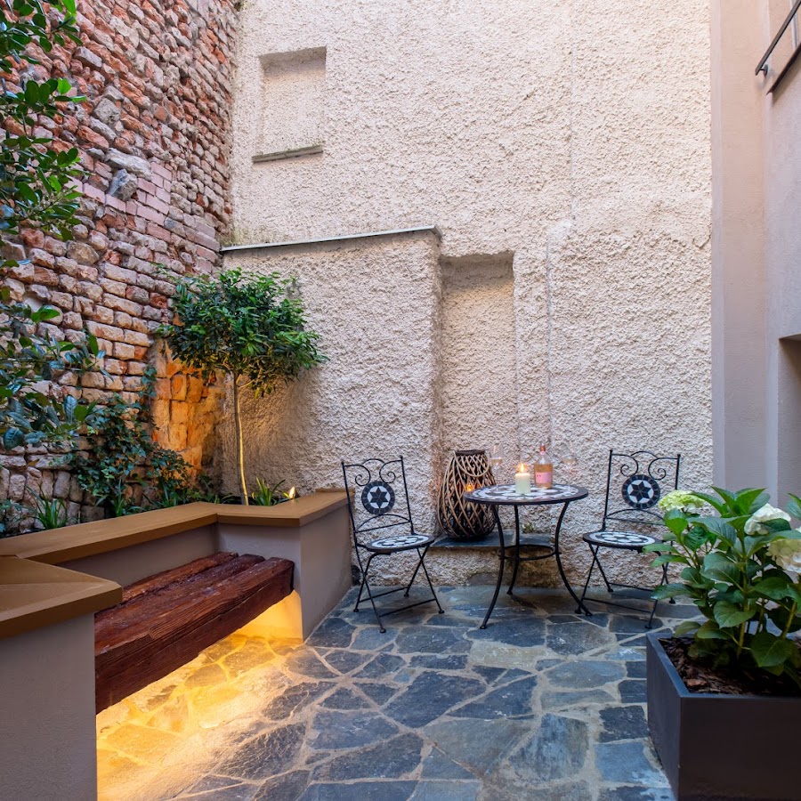 White Wolf Boutique Apartments