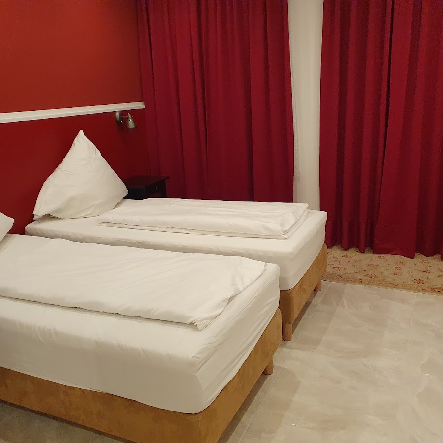 Hotel Lore