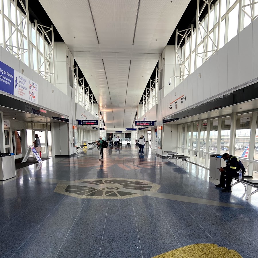 Dallas/Fort Worth International Airport (DFW)
