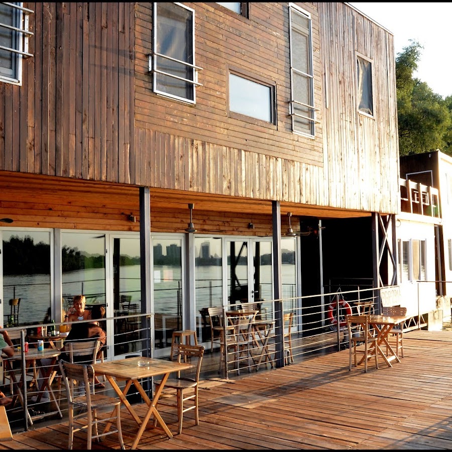 ArkaBarka floating hostel & apartments