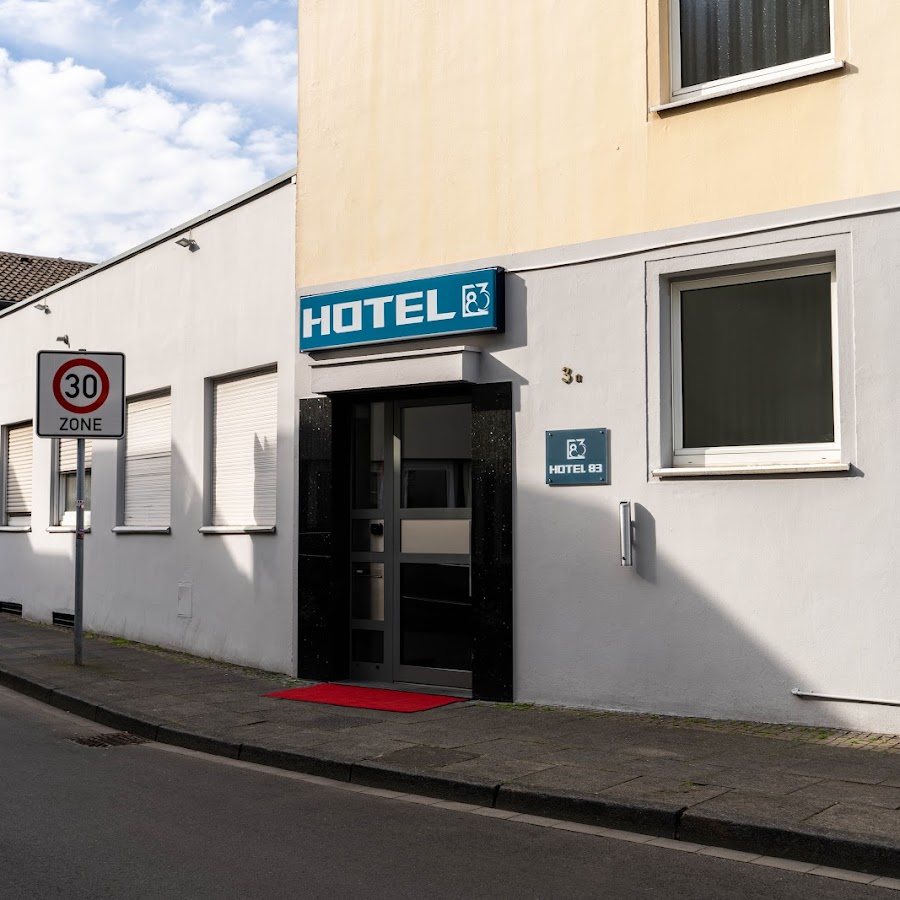 Hotel 83