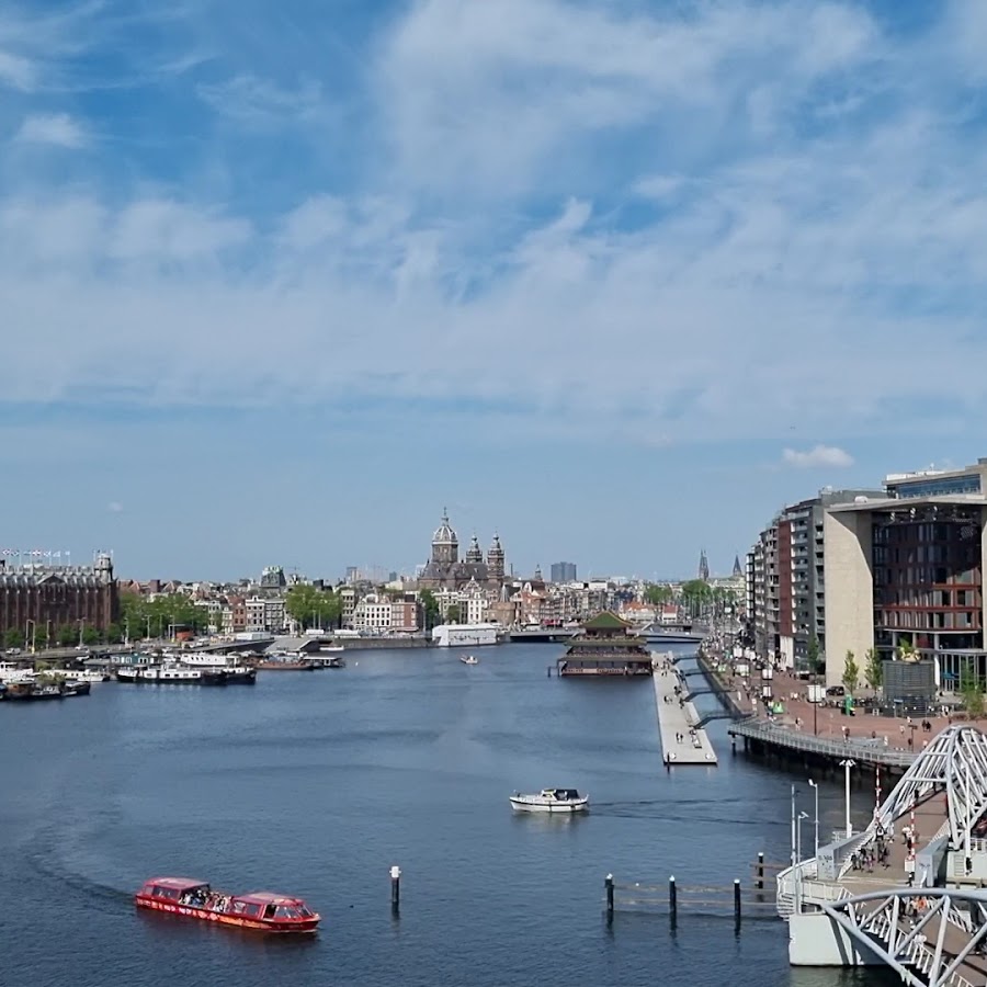 Felicitas (Boat House)