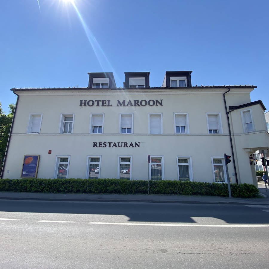 Hotel Maroon