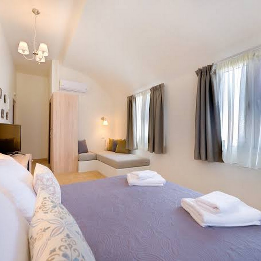 Alexander's Great View Santorini Apartments