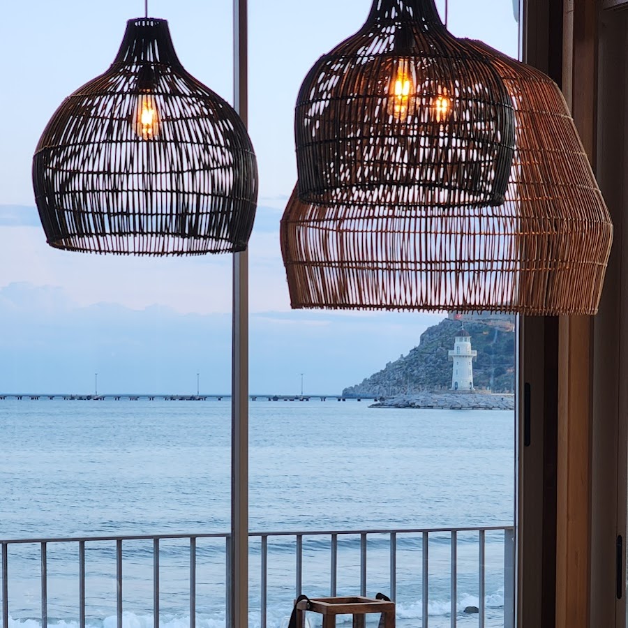 En Vie Beach Restaurant