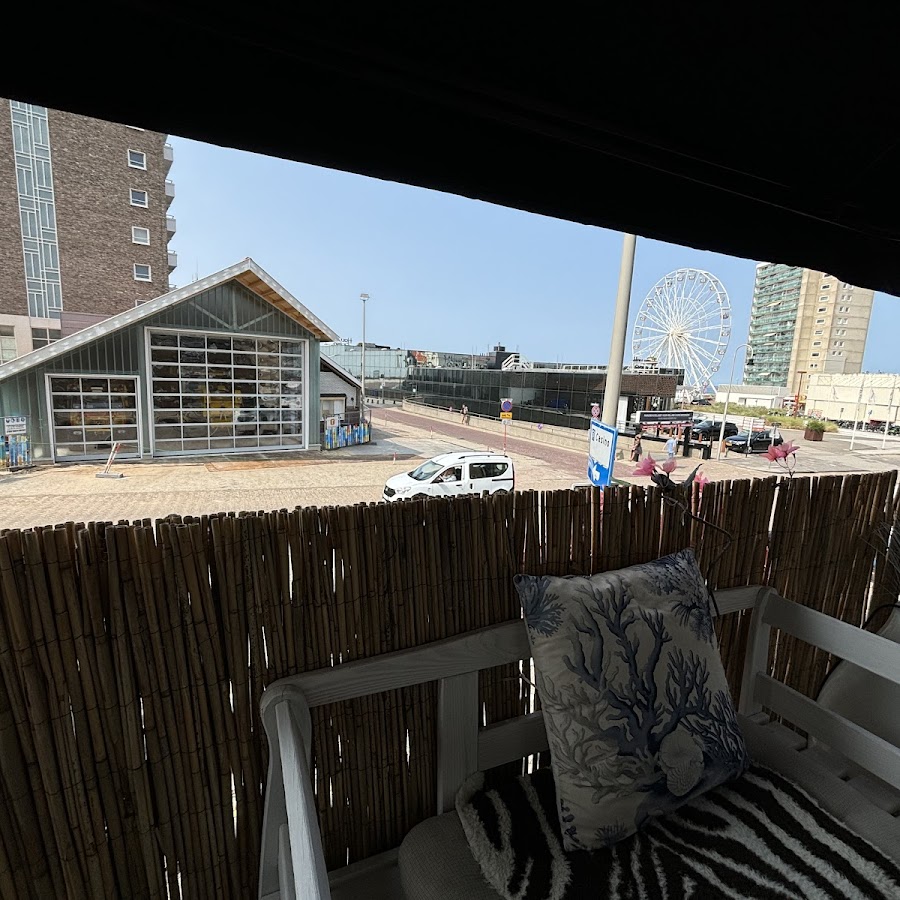 Rembrandts Beach View