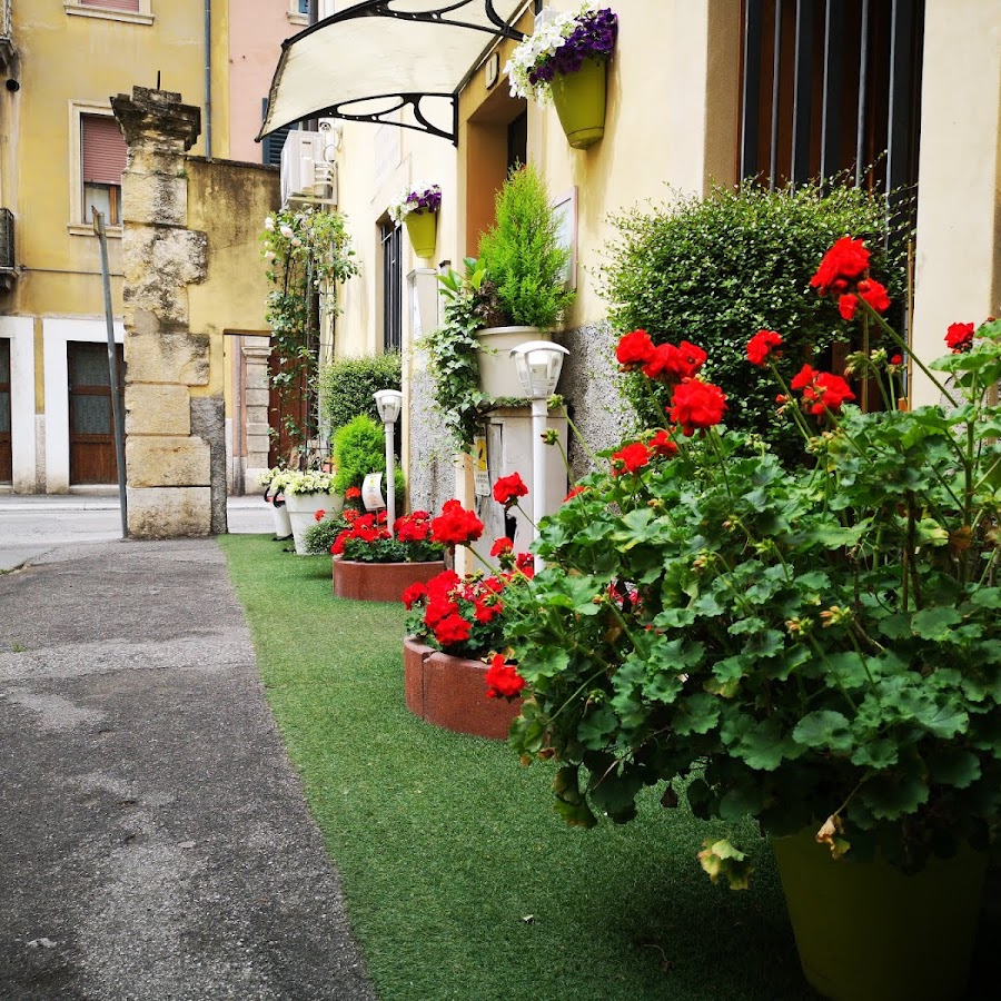 Giardino Giusti House & Court