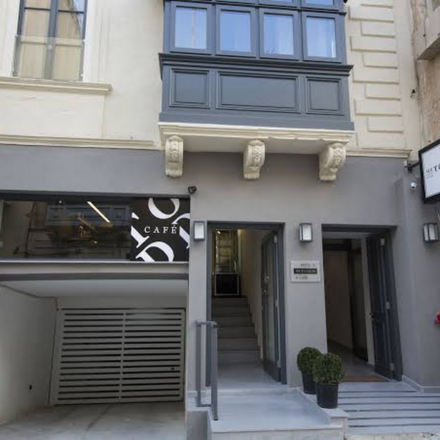 Mr Todd Hotel by SolCity