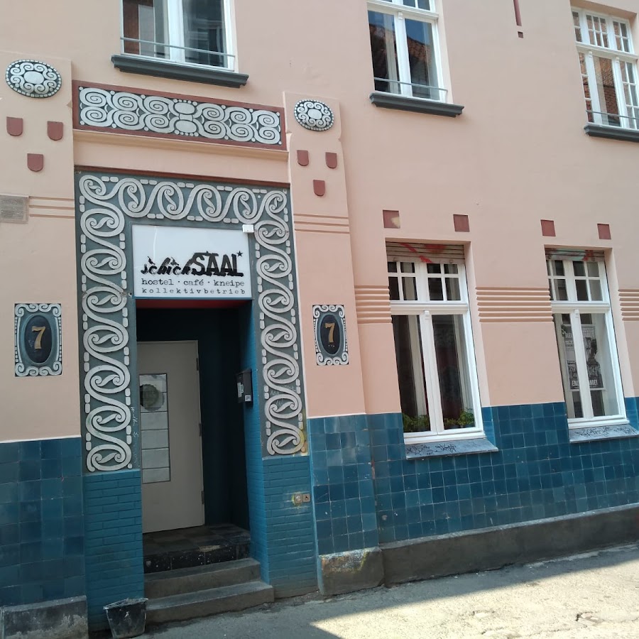 schickSAAL* - kollektiv • hostel